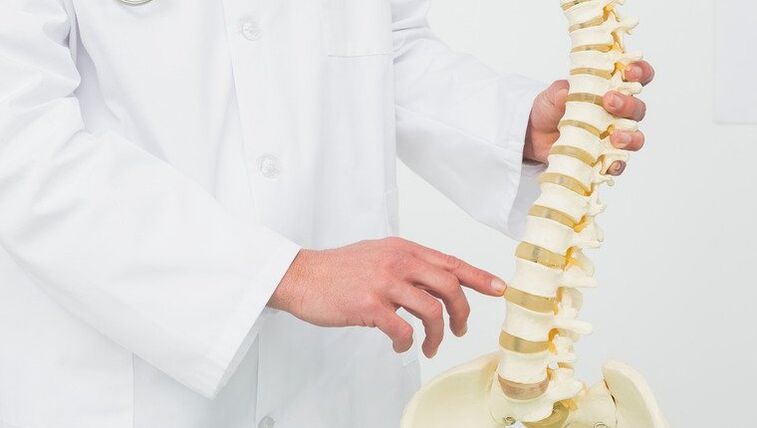 The doctor shows the process of development of osteochondrosis